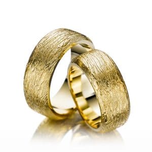 Geel gouden trouwringen-Safari collectie model Slang