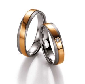 Gesatineerde trouwringen met een diagonaal rosé gouden baan diamant 0.02ct-Circles Trouwringen-078-6200966
