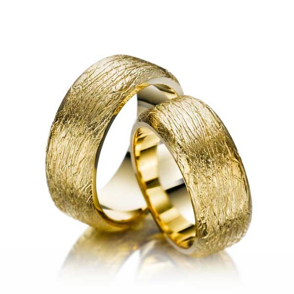 Geel-gouden-trouwringen-Safari-collectie-model-Slang-Circles-Trouwringen-Zwijndrecht