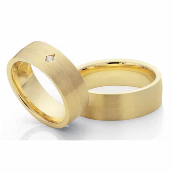 Geel gouden trouwringen ruitvormige zetting diamant 0.04ct-Circles Trouwringen-Zwijndrecht